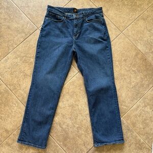 Like New- Lee Straight Jeans Classic Style